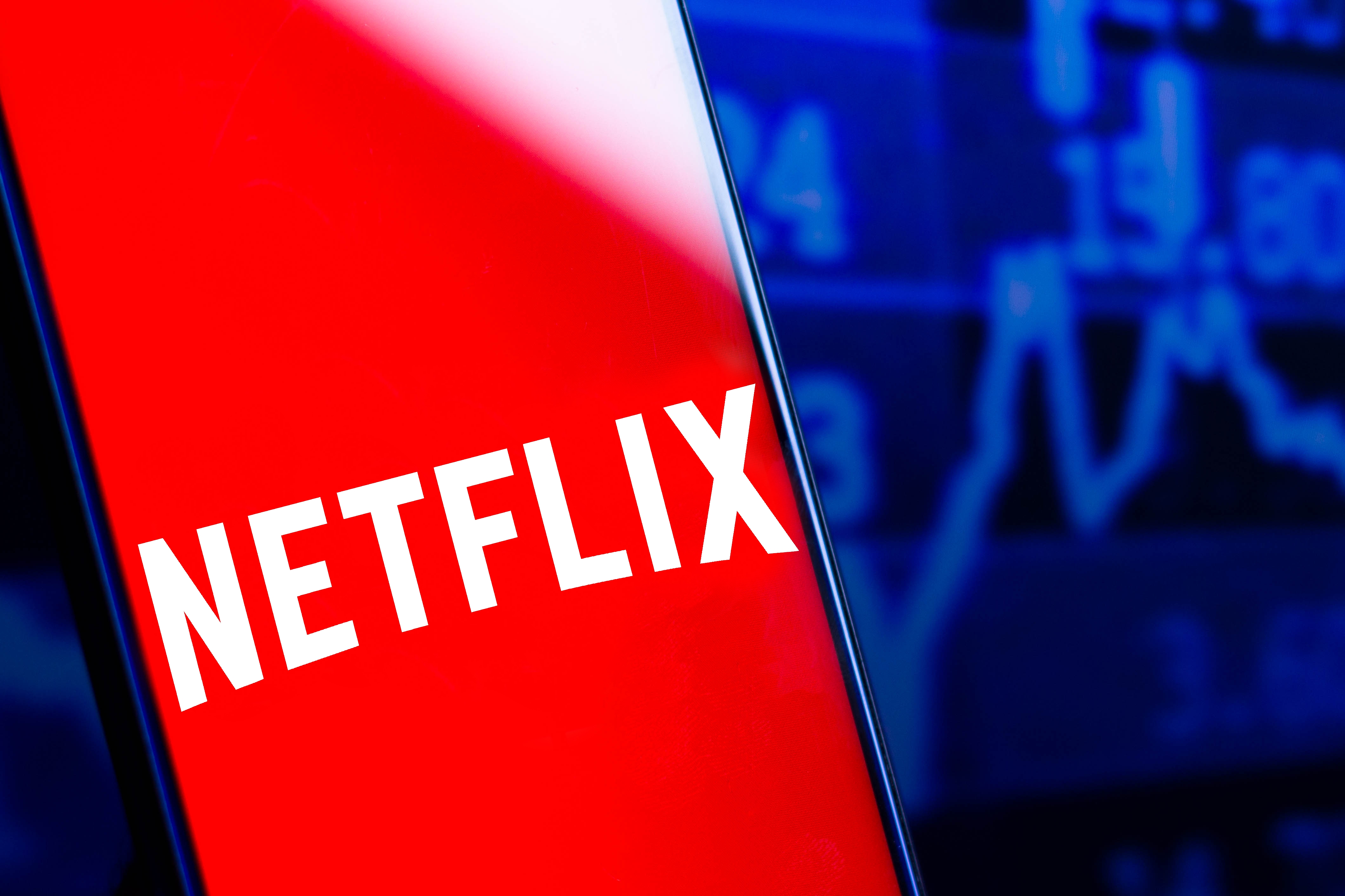 $NFLX crashed below $200: Is the slump over or the sell-off continue?