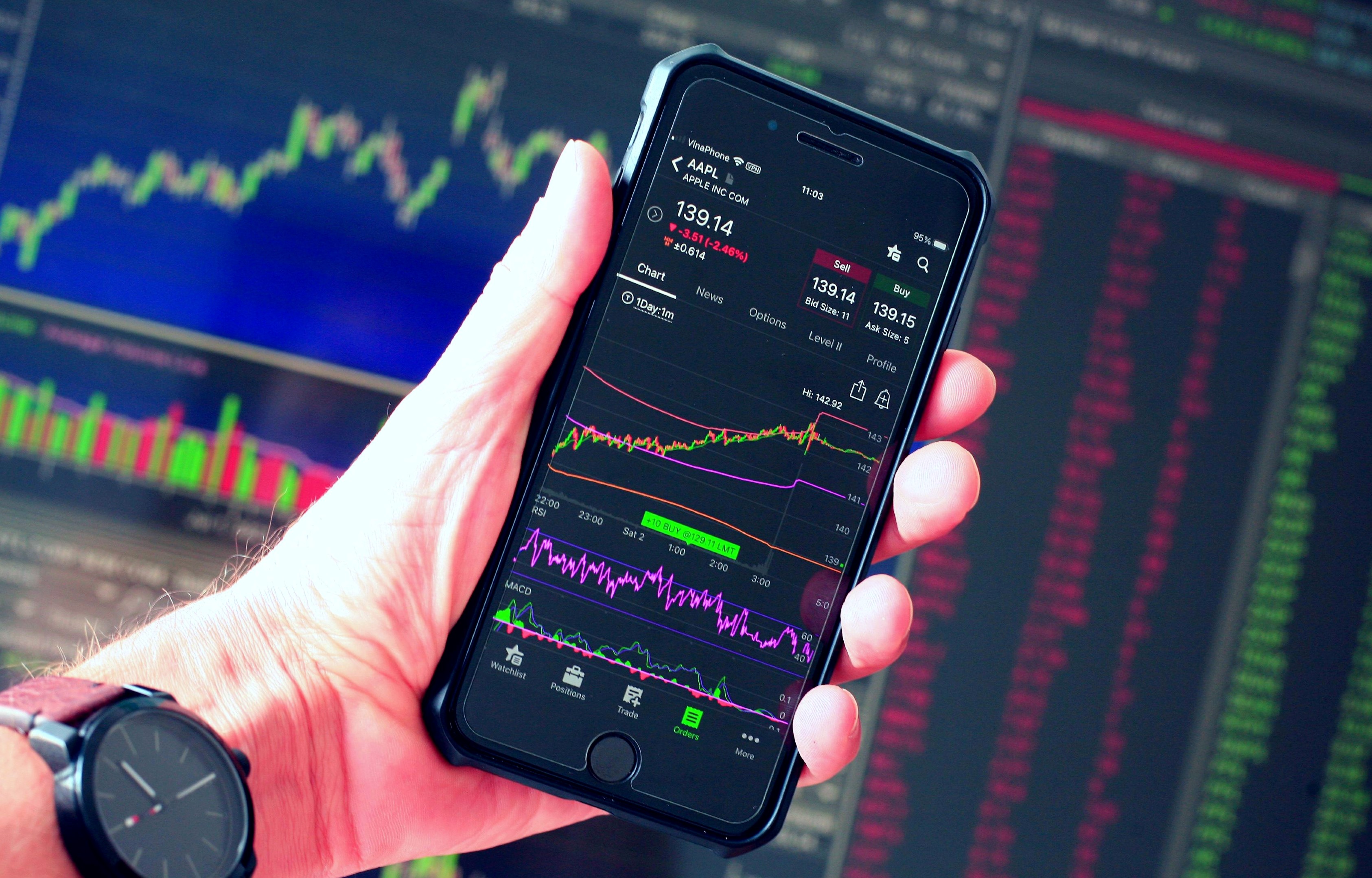 Apple stock dives below $140 fueled by COVID lockdowns in China