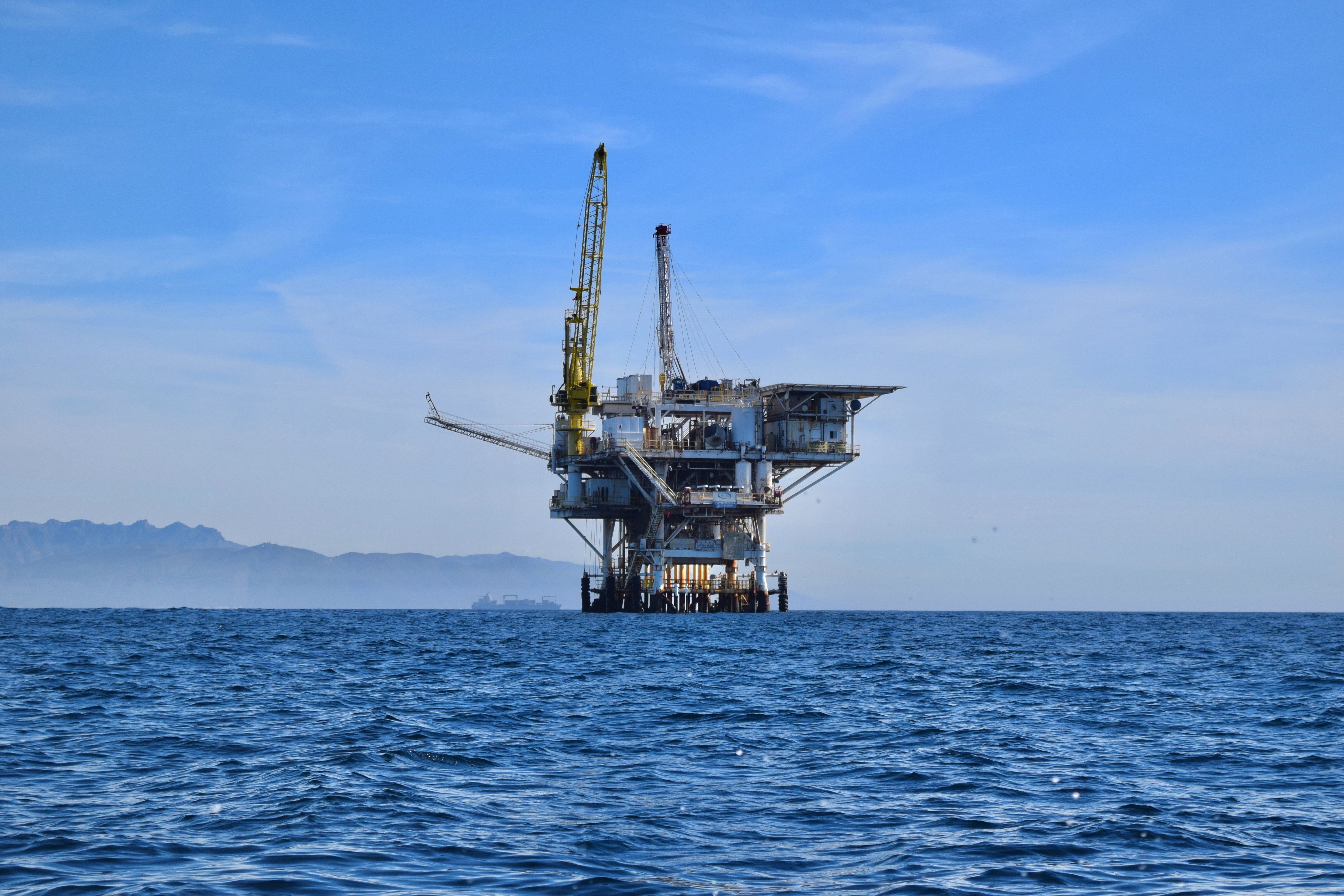 Reasons why the Oil price remained in a bearish zone