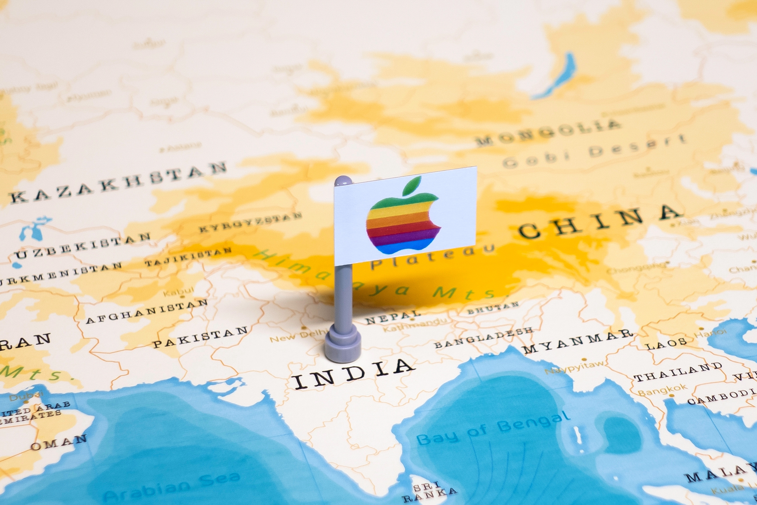 India welcomes its first-ever Apple store in Mumbai